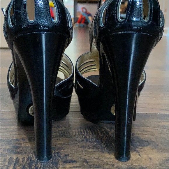 Michael Kors Strappy buckle platform heels - Picture 3 of 6